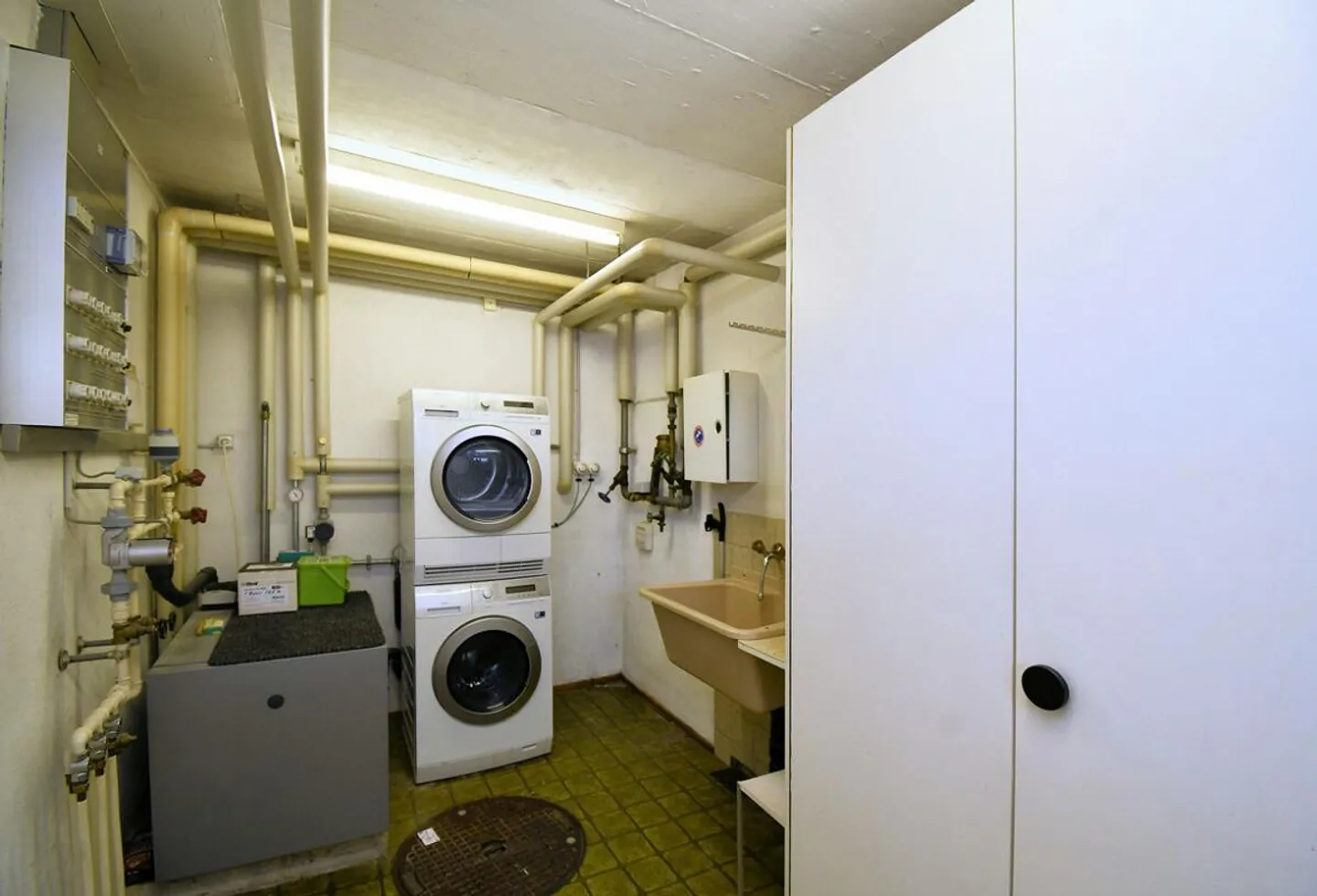 Terrassenhaus mit schöner Aussicht und viel Potenzial - Photo 12 sur 17