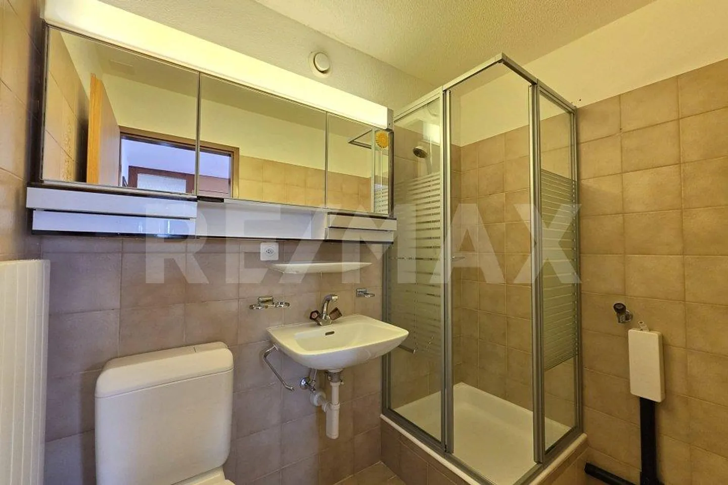 Spacious 5.5-room maisonette with development potential & prime location - Photo 8 of 13