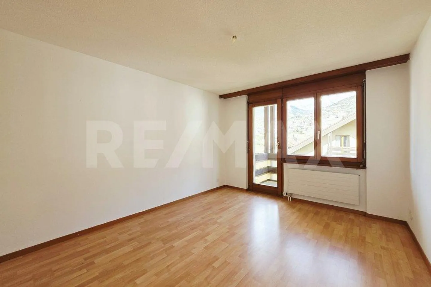 Spacious 5.5-room maisonette with development potential & prime location - Photo 10 of 13