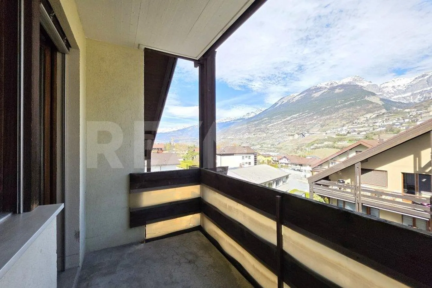 Spacious 5.5-room maisonette with development potential & prime location - Photo 11 of 13