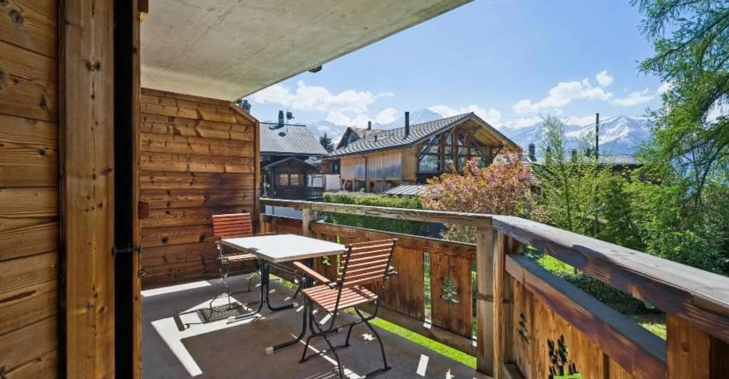 Stunning 4-room duplex in the center of Chesières - Photo 2 of 12