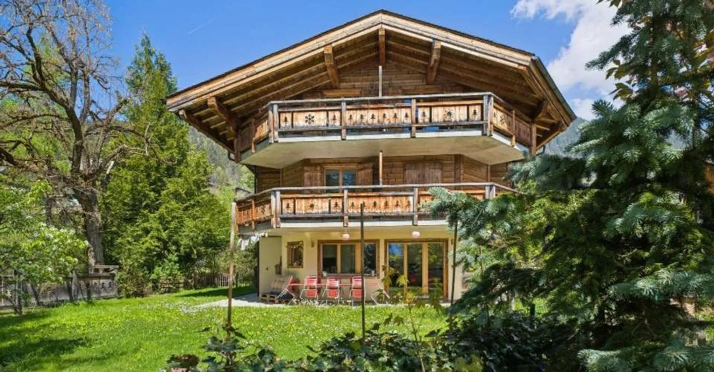 Stunning 4-room duplex in the center of Chesières - Photo 3 of 12
