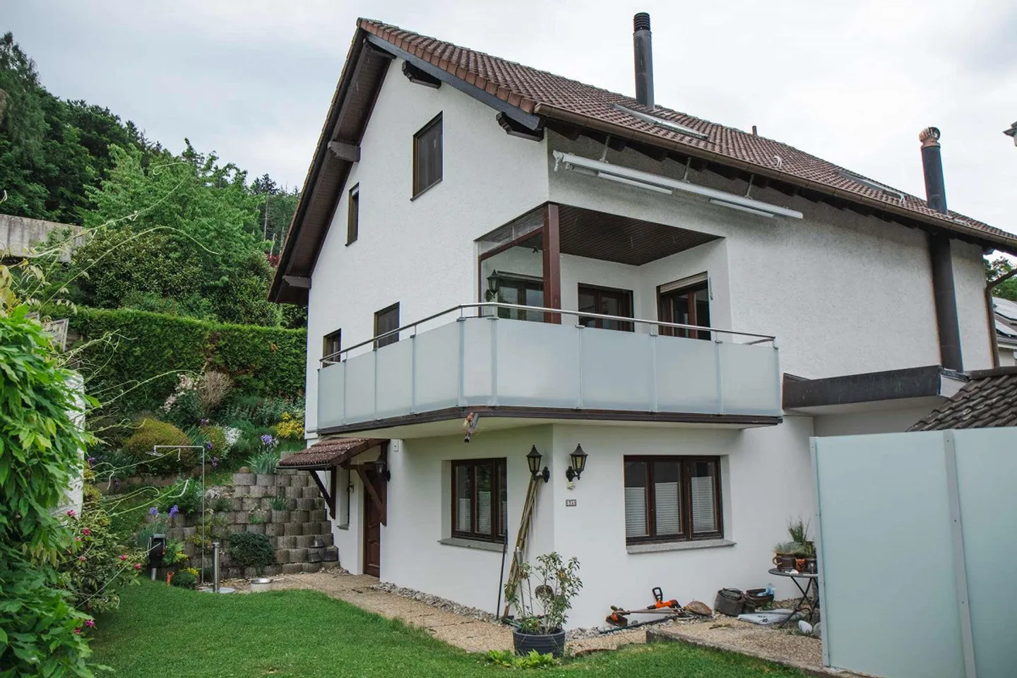 Grosszügiges 8.5-Zimmer-Einfamilienhaus mit Einliegerwohnung im Erd... - Foto 1 von 25