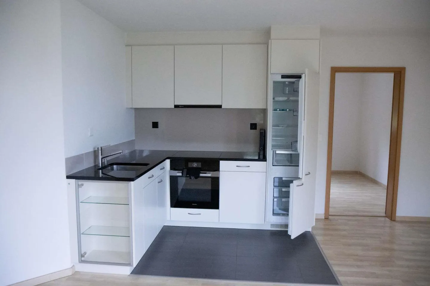Grosszügiges 8.5-Zimmer-Einfamilienhaus mit Einliegerwohnung im Erd... - Foto 4 von 25