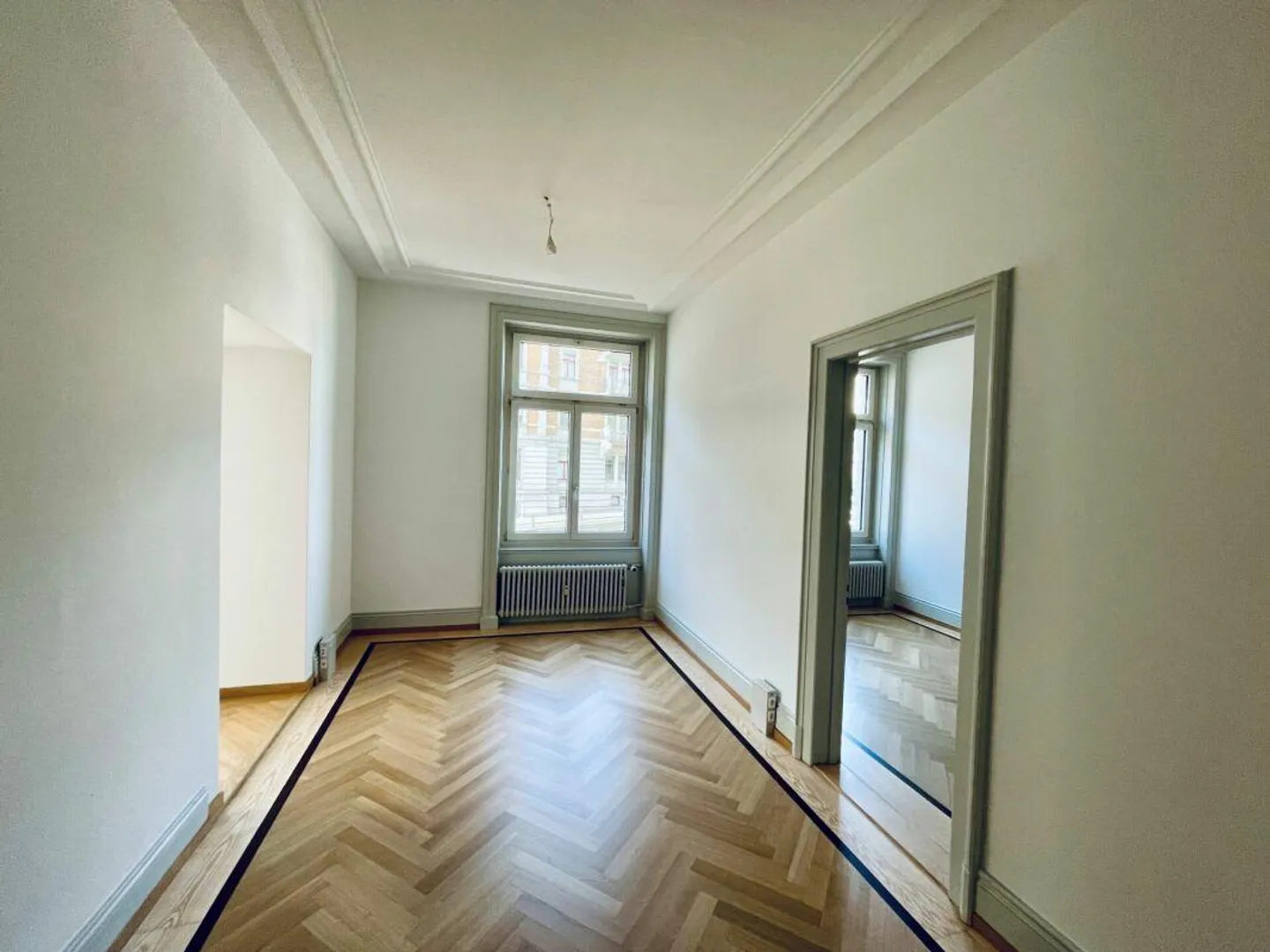 Office space for rent - Photo 1 of 7