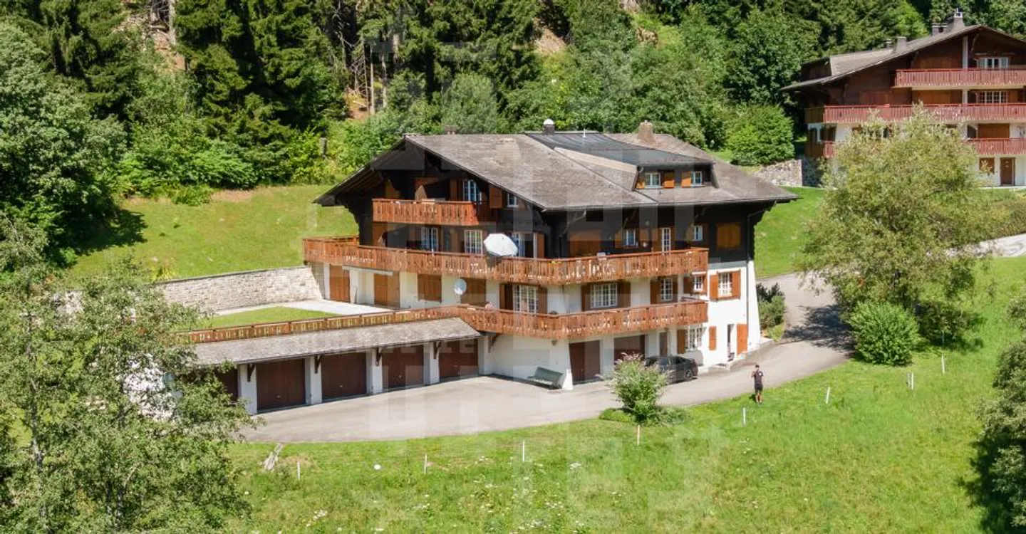Spacious Apartment Near Ski Slopes - Photo 2 of 13