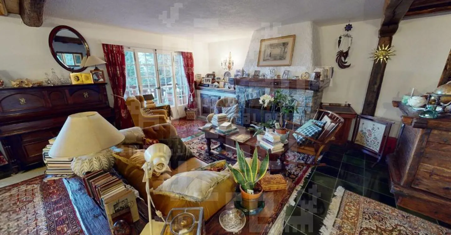 Spacious Apartment Near Ski Slopes - Photo 3 of 13