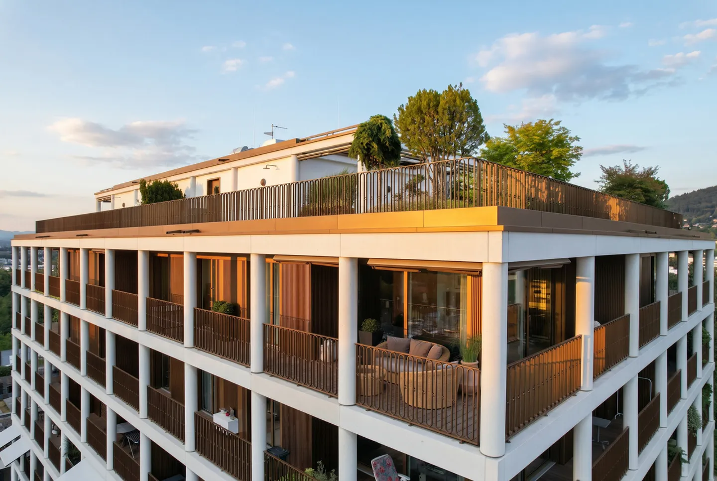 AU SOMMET | LA VUE PANORAMIQUE EMBRASSE LE LUXE - Photo 2 sur 15