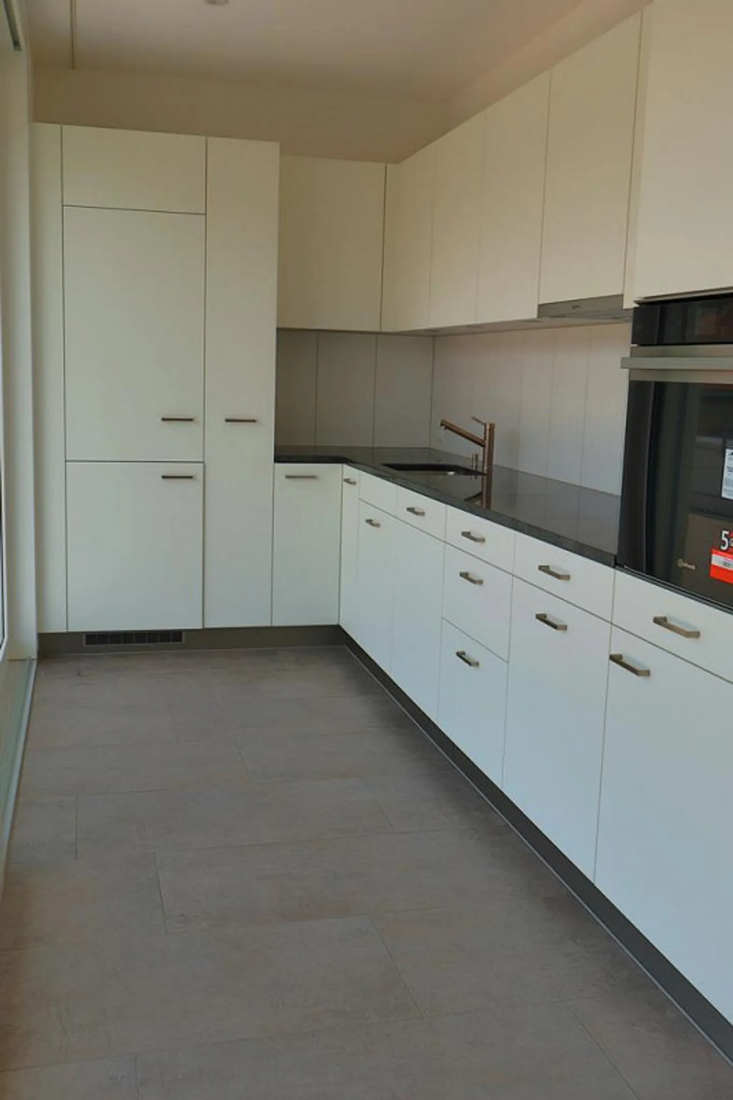 Attika Wohnung mit grosser Terrasse - Foto 3 von 8