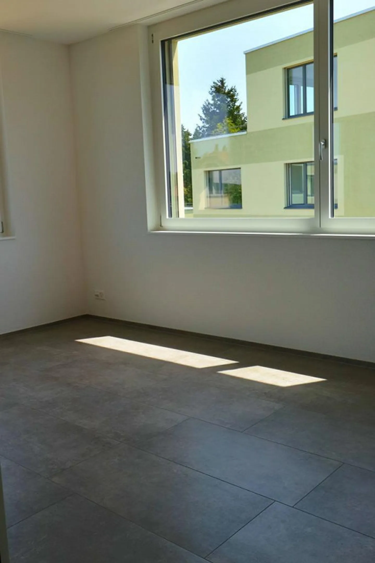 Attika Wohnung mit grosser Terrasse - Foto 5 von 8