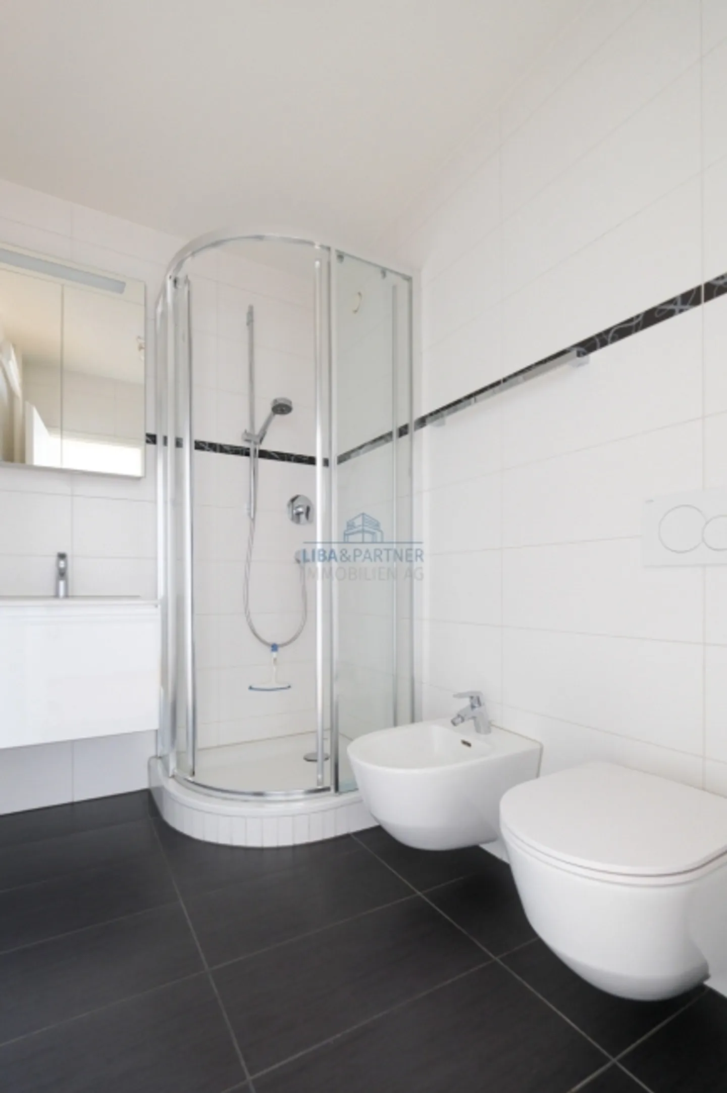 Haut au-dessus de Binningen - charmant appartement de 3,5 pièces avec vue imprenable - Photo 8 sur 12