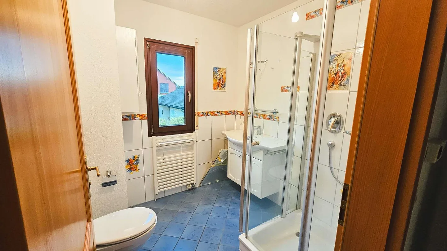 Grosszügiges 8.5-Zimmer-Einfamilienhaus mit Einliegerwohnung im Erd... - Foto 14 von 25