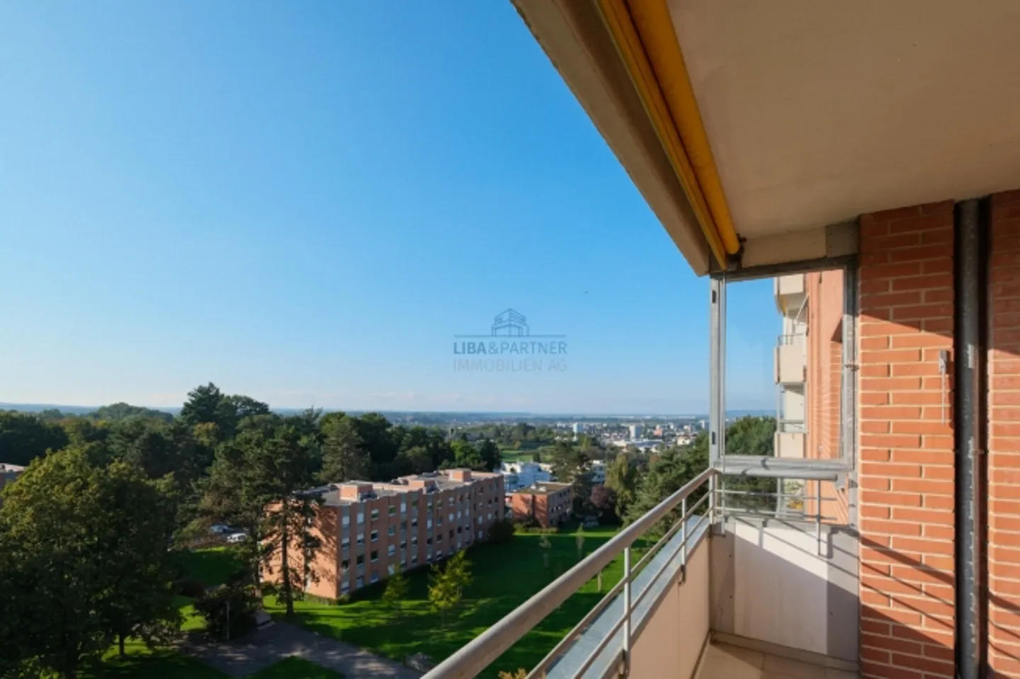 Haut au-dessus de Binningen - charmant appartement de 3,5 pièces avec vue imprenable - Photo 10 sur 12