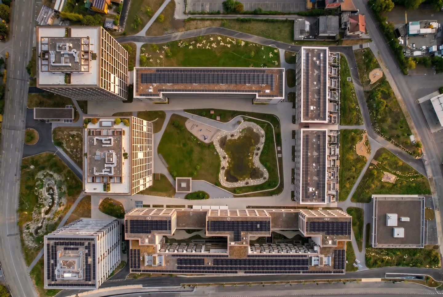 AU SOMMET | LA VUE PANORAMIQUE EMBRASSE LE LUXE - Photo 4 sur 15