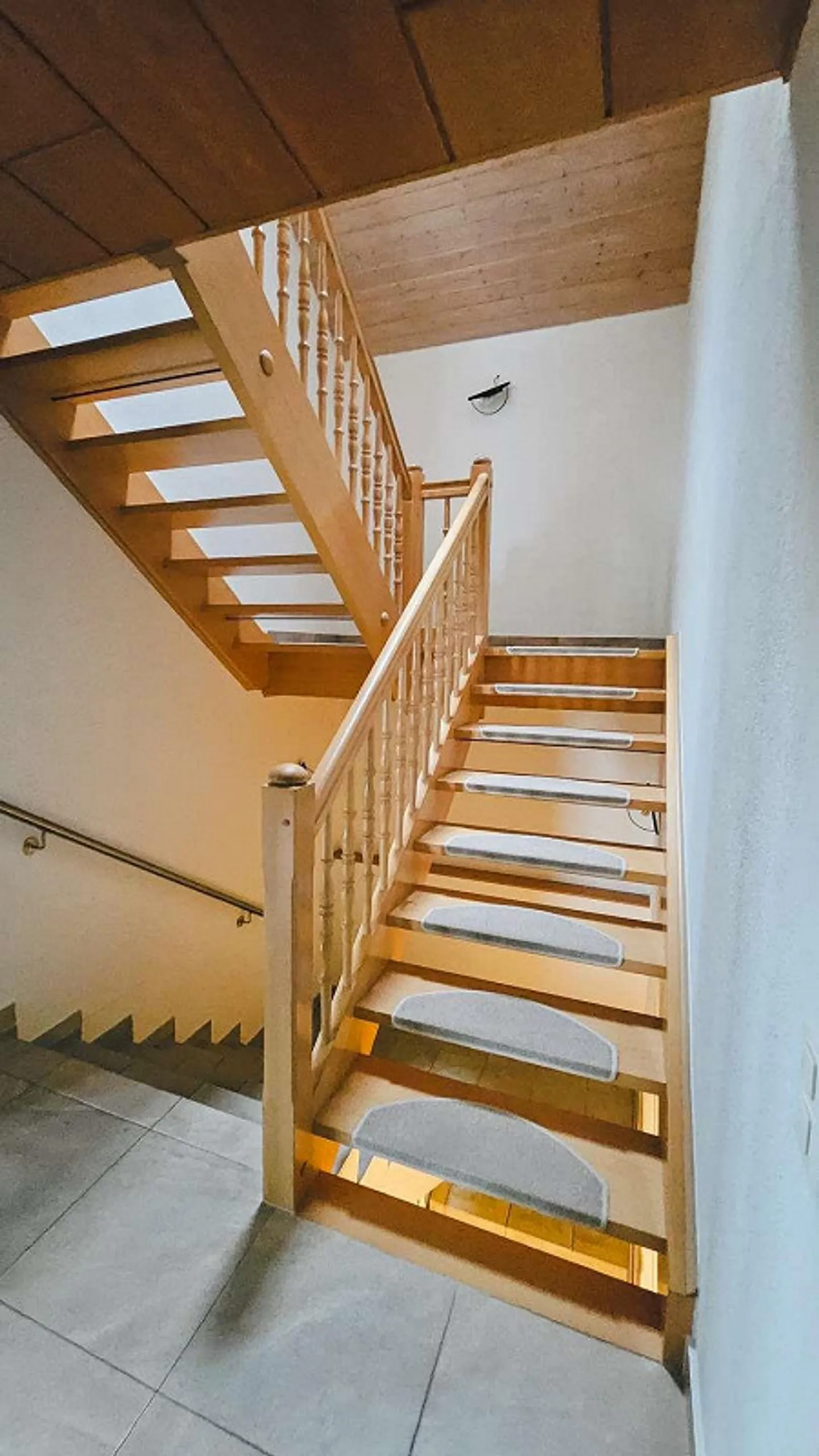 Grosszügiges 8.5-Zimmer-Einfamilienhaus mit Einliegerwohnung im Erd... - Foto 16 von 25