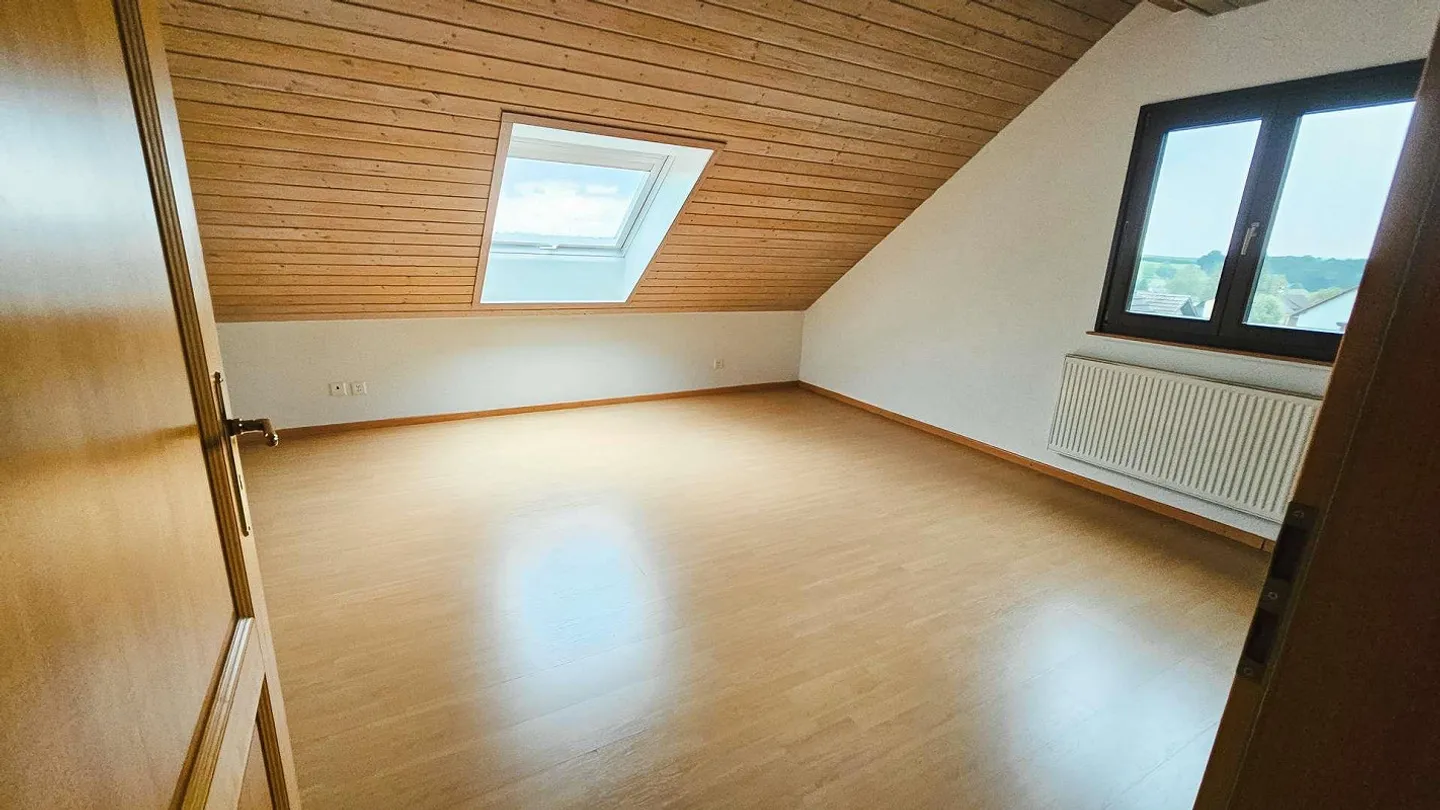 Grosszügiges 8.5-Zimmer-Einfamilienhaus mit Einliegerwohnung im Erd... - Foto 17 von 25