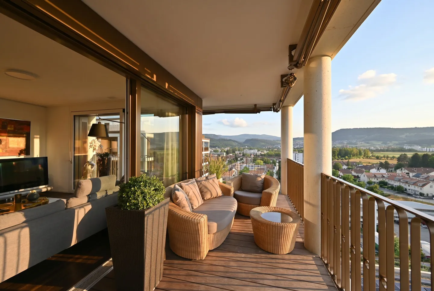AU SOMMET | LA VUE PANORAMIQUE EMBRASSE LE LUXE - Photo 5 sur 15