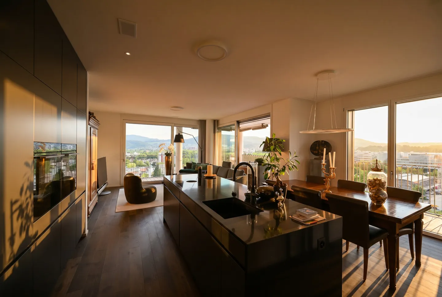 AU SOMMET | LA VUE PANORAMIQUE EMBRASSE LE LUXE - Photo 8 sur 15