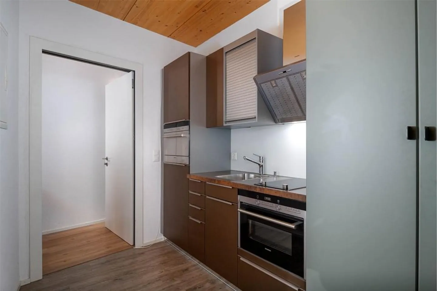 Casa indipendente moderna di 6,5 stanze, studio e potenziale di espansione - Foto 10 di 13