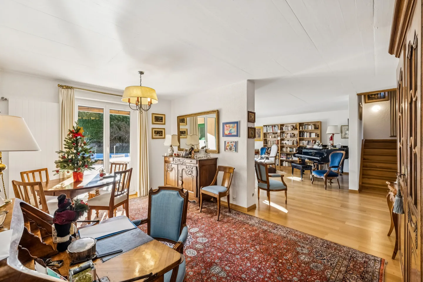 Geräumige Einzelvilla mit Pool - Foto 3 von 20