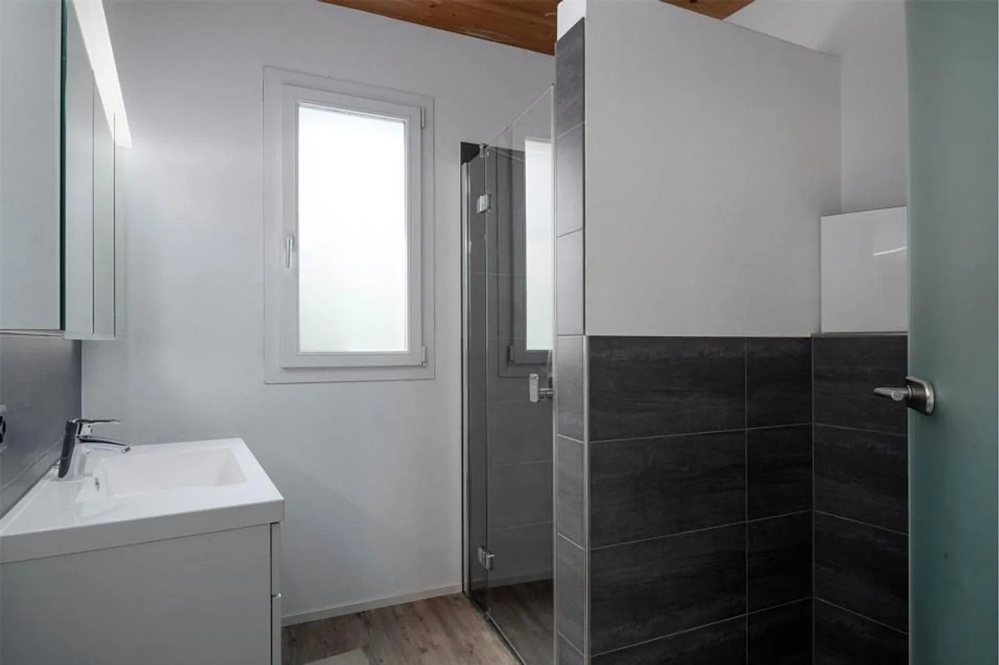 Casa indipendente moderna di 6,5 stanze, studio e potenziale di espansione - Foto 11 di 13