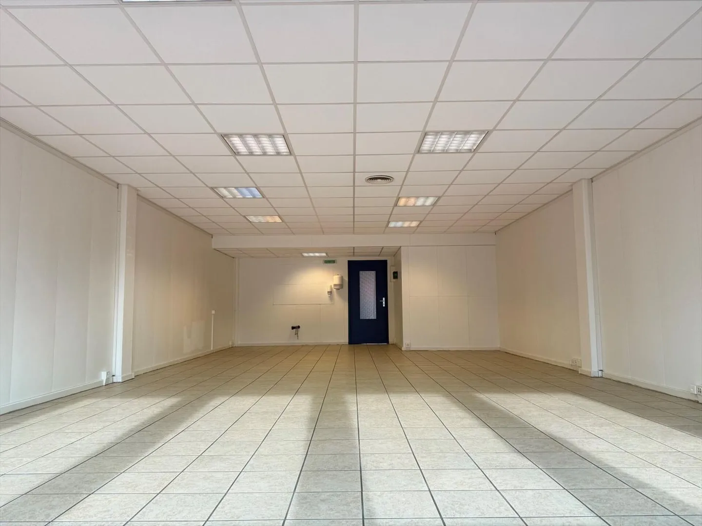 Spazio commerciale luminoso di 68 m² in affitto - Ideale per ufficio... - Foto 2 di 2