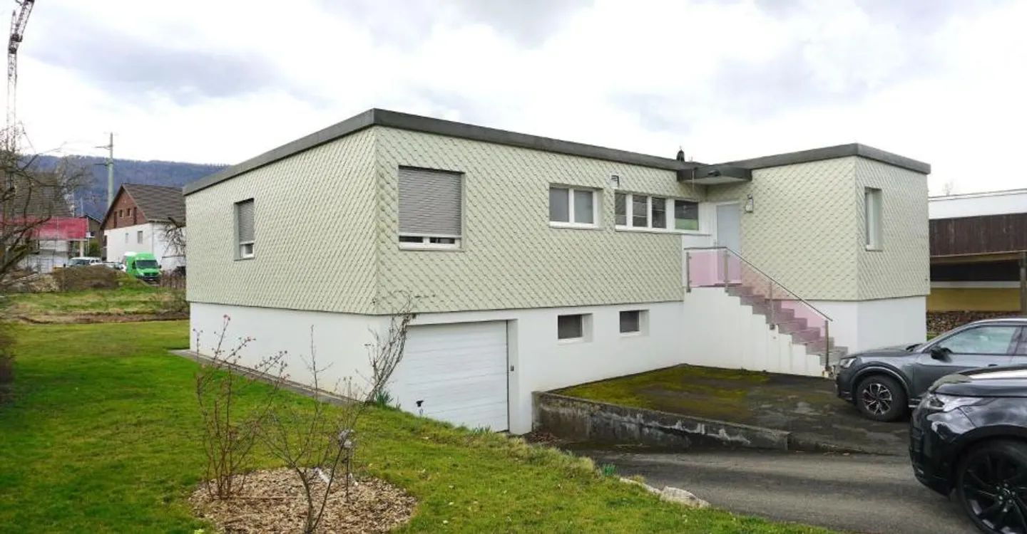 ARI-231 Casa indipendente ristrutturata di 5,5 locali su un terreno di 760 m2 - Foto 3 di 12