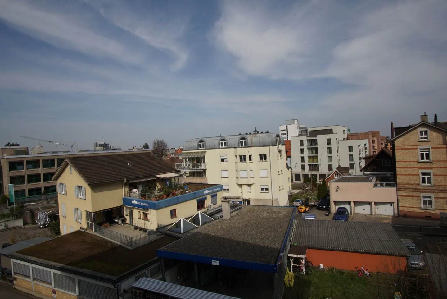 Beautiful, bright, large, very affordable 2.5-room apartment. Central near the city train station. Elevator and balcony! Copy - Photo 5 of 5