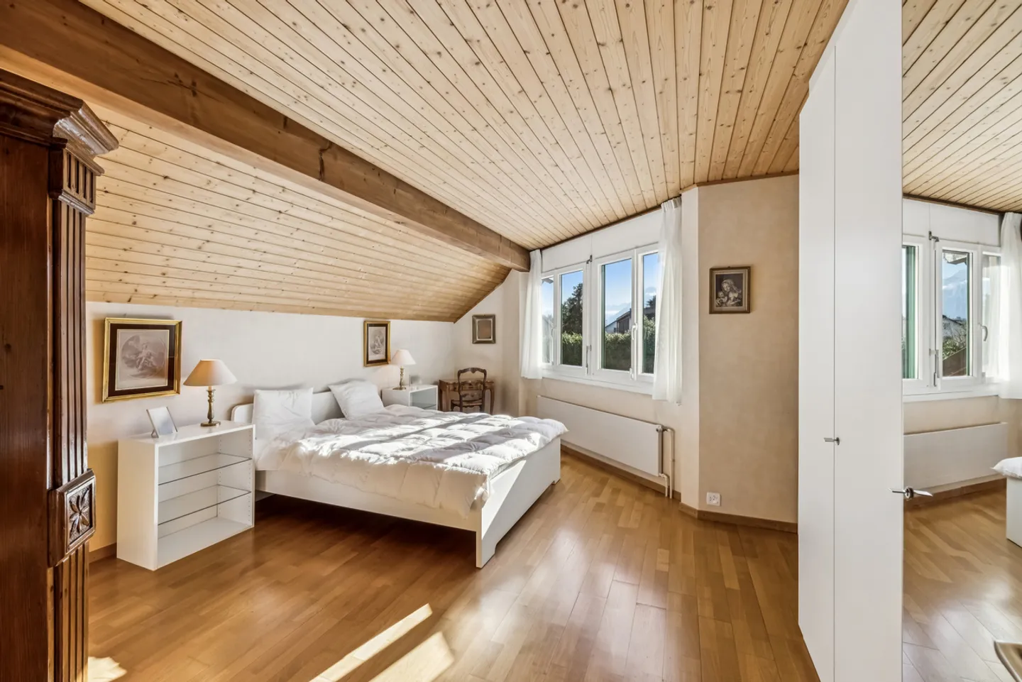 Geräumige Einzelvilla mit Pool - Foto 14 von 20