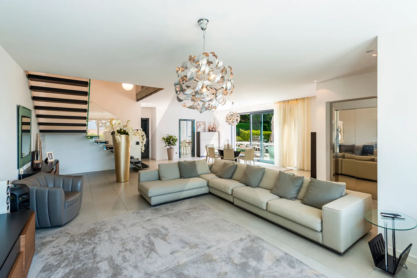 MODERNA VILLA IN POSIZIONE DOMINANTE A LUGANO - Foto 3 di 13