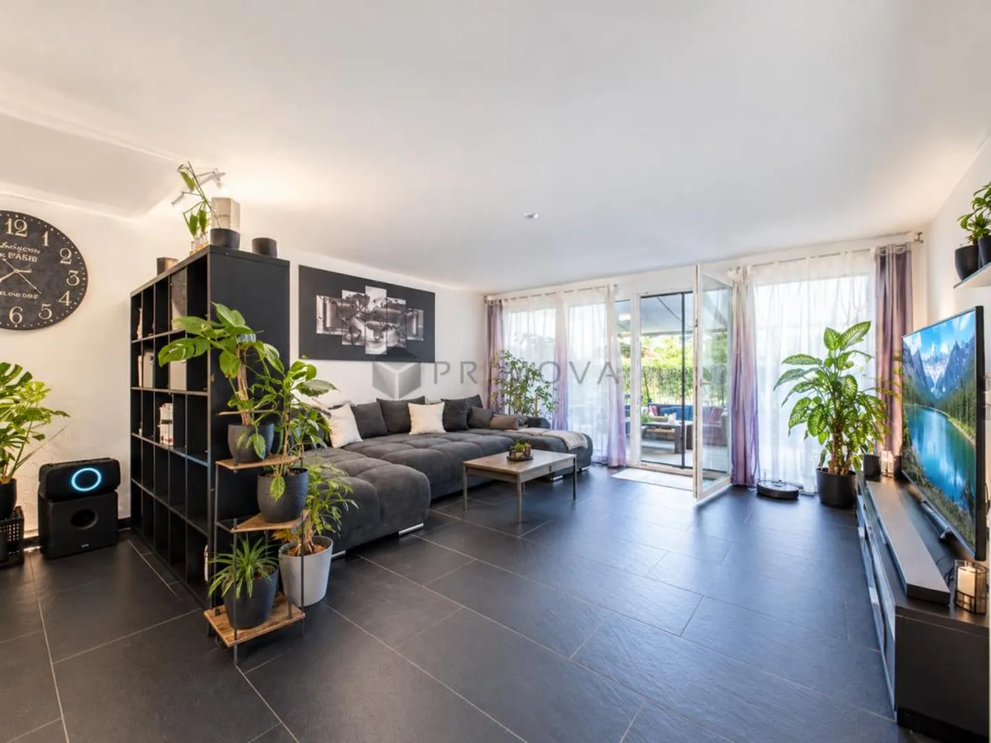 Sunny Living with a View and 50m² Private Terrace - Photo 2 of 14