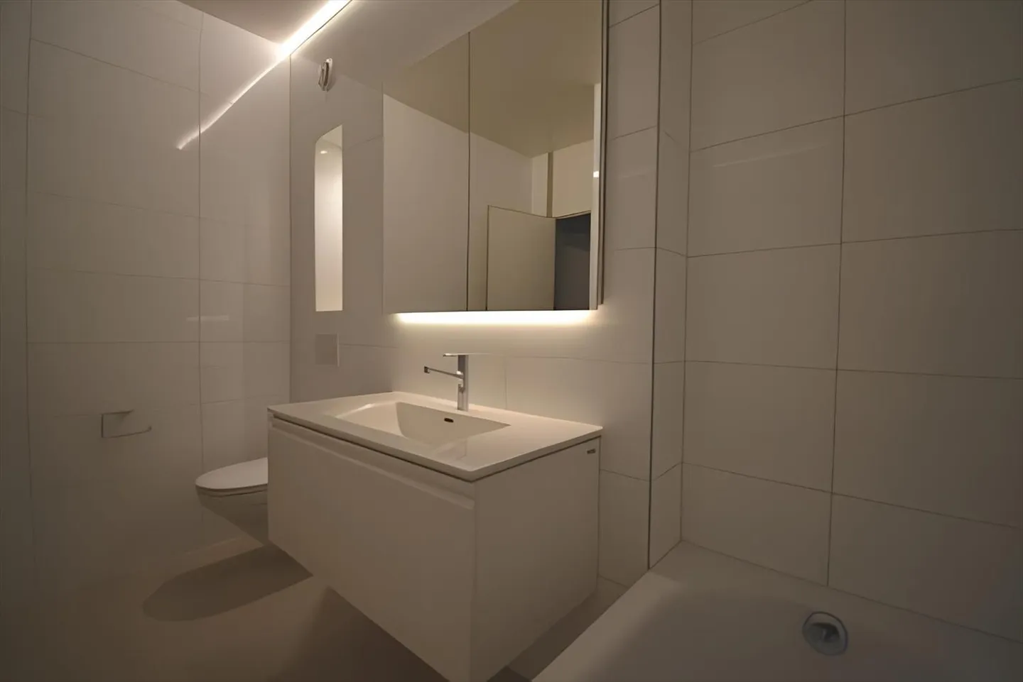 In the city center, 3-room apartment - Photo 3 of 5