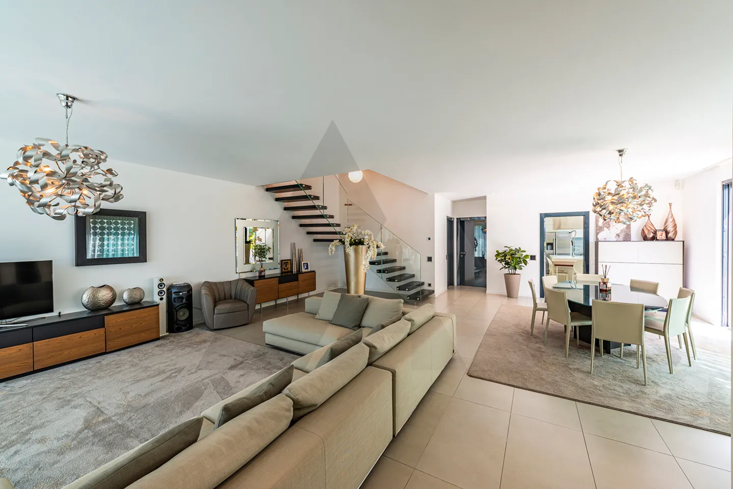MODERNA VILLA IN POSIZIONE DOMINANTE A LUGANO - Foto 8 di 13