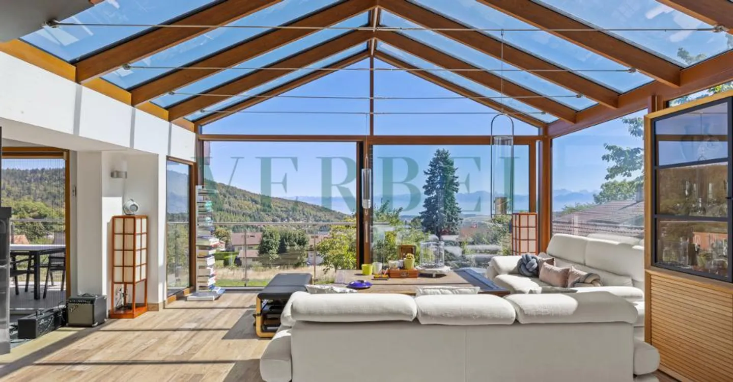 Villa-chalet: An exceptional setting between lake and mountains - Photo 5 of 11