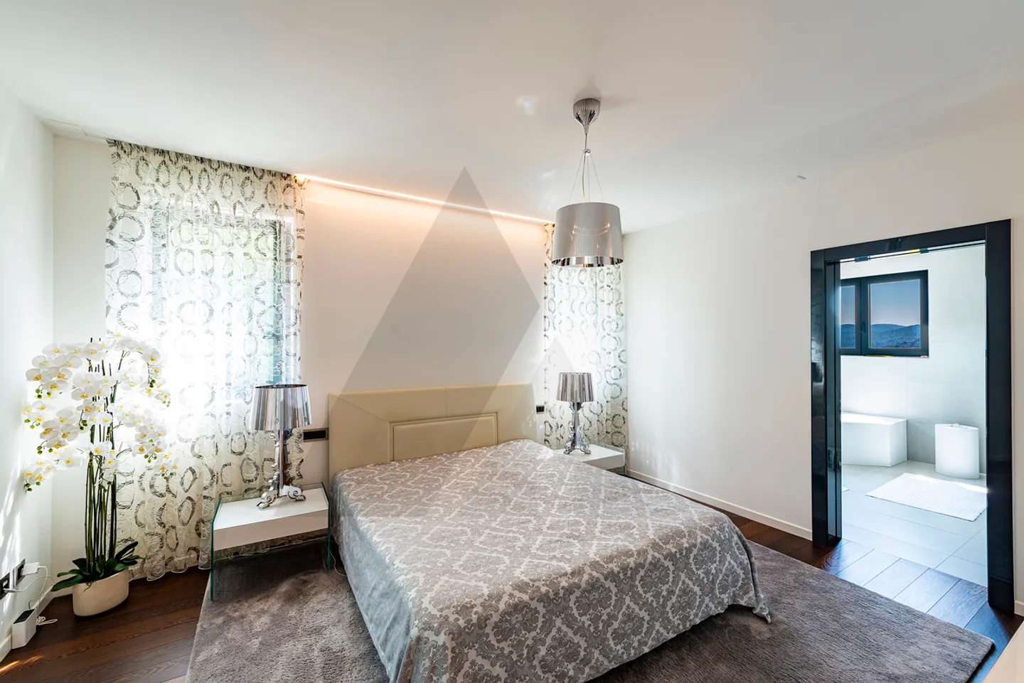 MODERNA VILLA IN POSIZIONE DOMINANTE A LUGANO - Foto 10 di 13