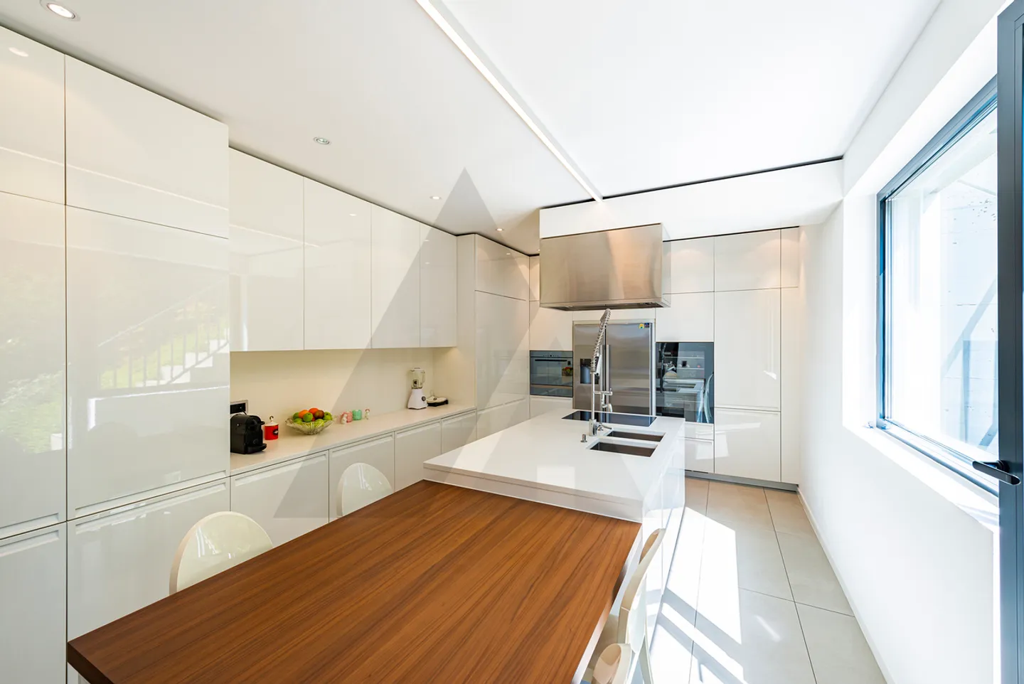 MODERNA VILLA IN POSIZIONE DOMINANTE A LUGANO - Foto 5 di 13