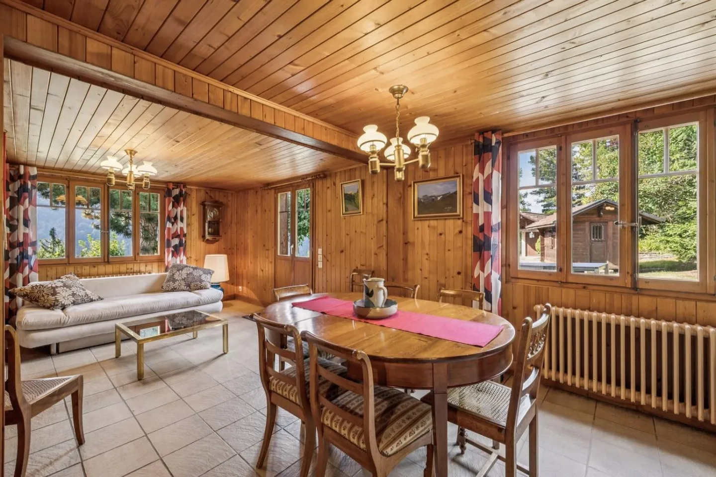 Spacious chalet with 4 apartments and spectacular view and large garden - Photo 2 of 8