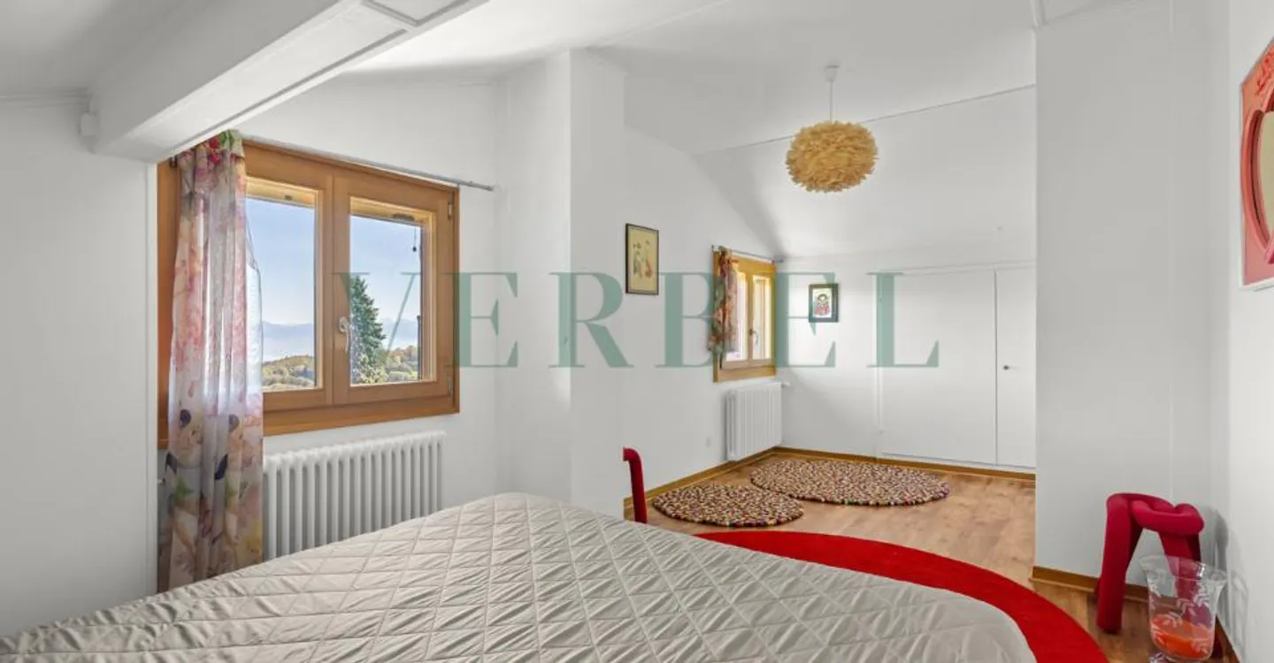 Villa-chalet: An exceptional setting between lake and mountains - Photo 8 of 11