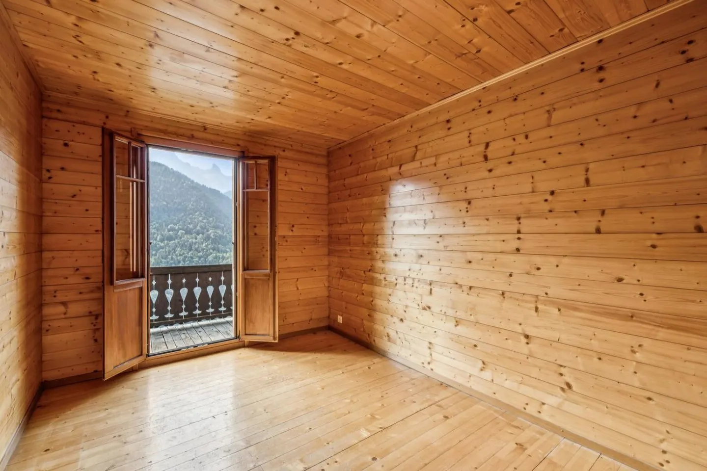 Spacious chalet with 4 apartments and spectacular view and large garden - Photo 7 of 8