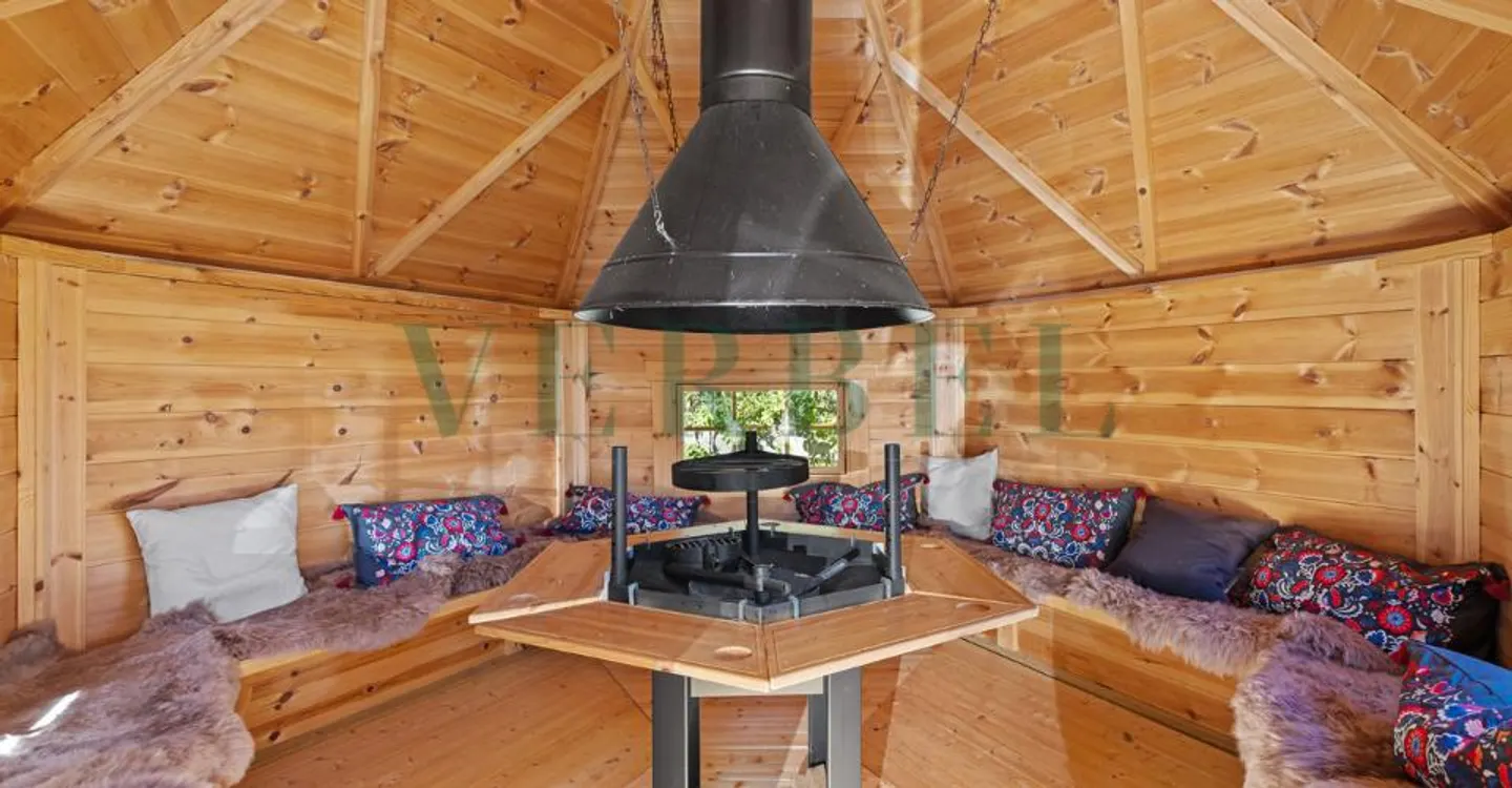 Villa-chalet: An exceptional setting between lake and mountains - Photo 10 of 11