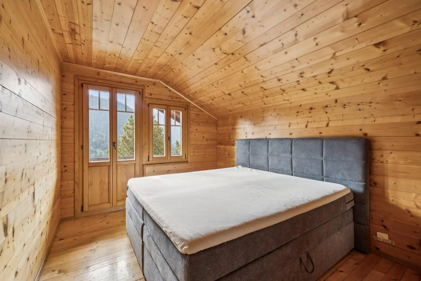 Spacious chalet with 4 apartments and spectacular view and large garden - Photo 8 of 8