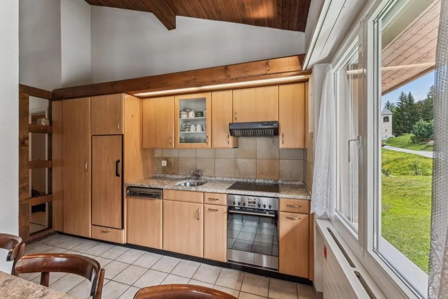 Alpine Security in the Heart of Lenzerheide - Photo 4 of 10