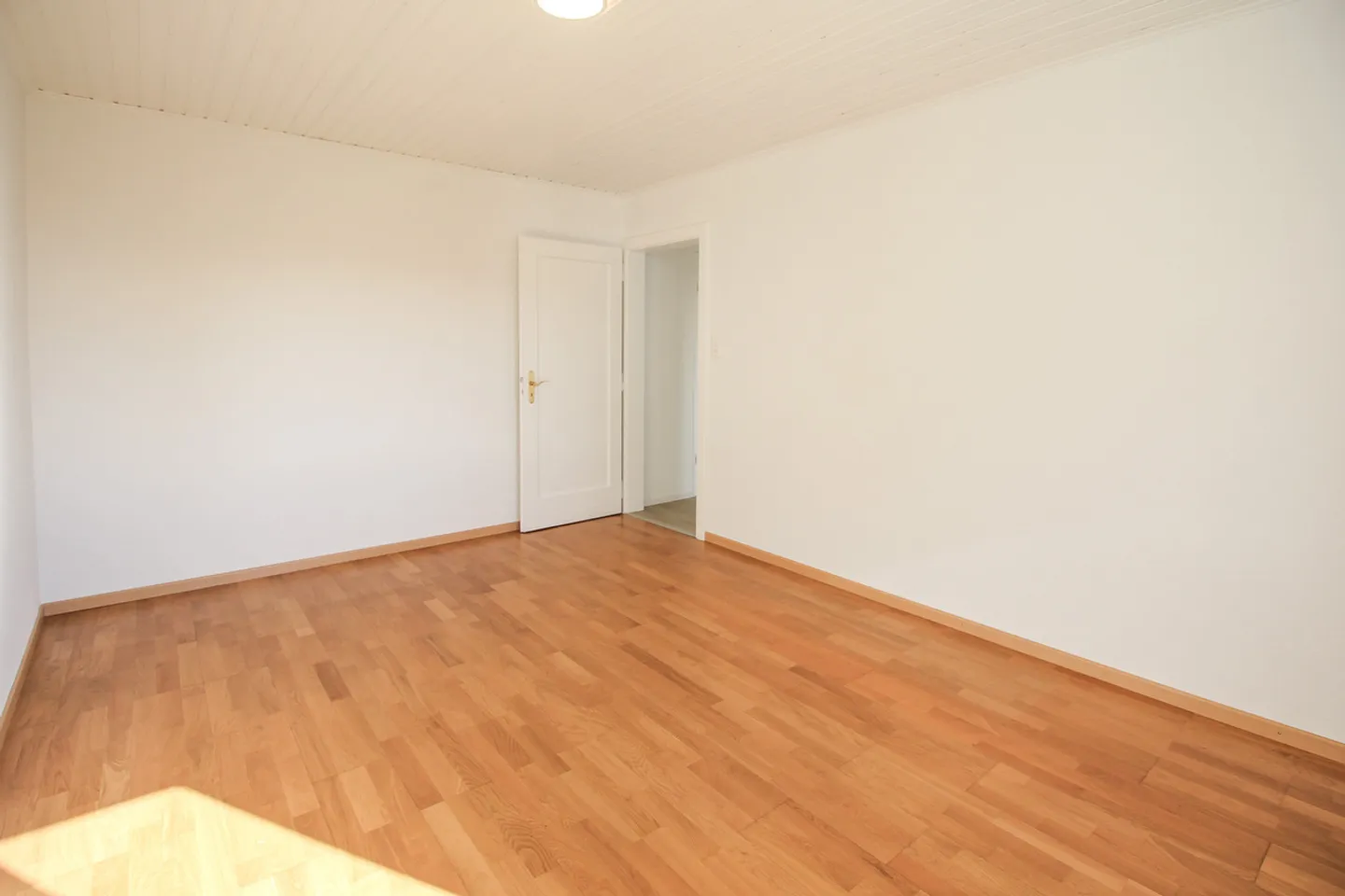 Apartment with 2.5 rooms and balcony, renovated 2026 - Photo 7 of 12