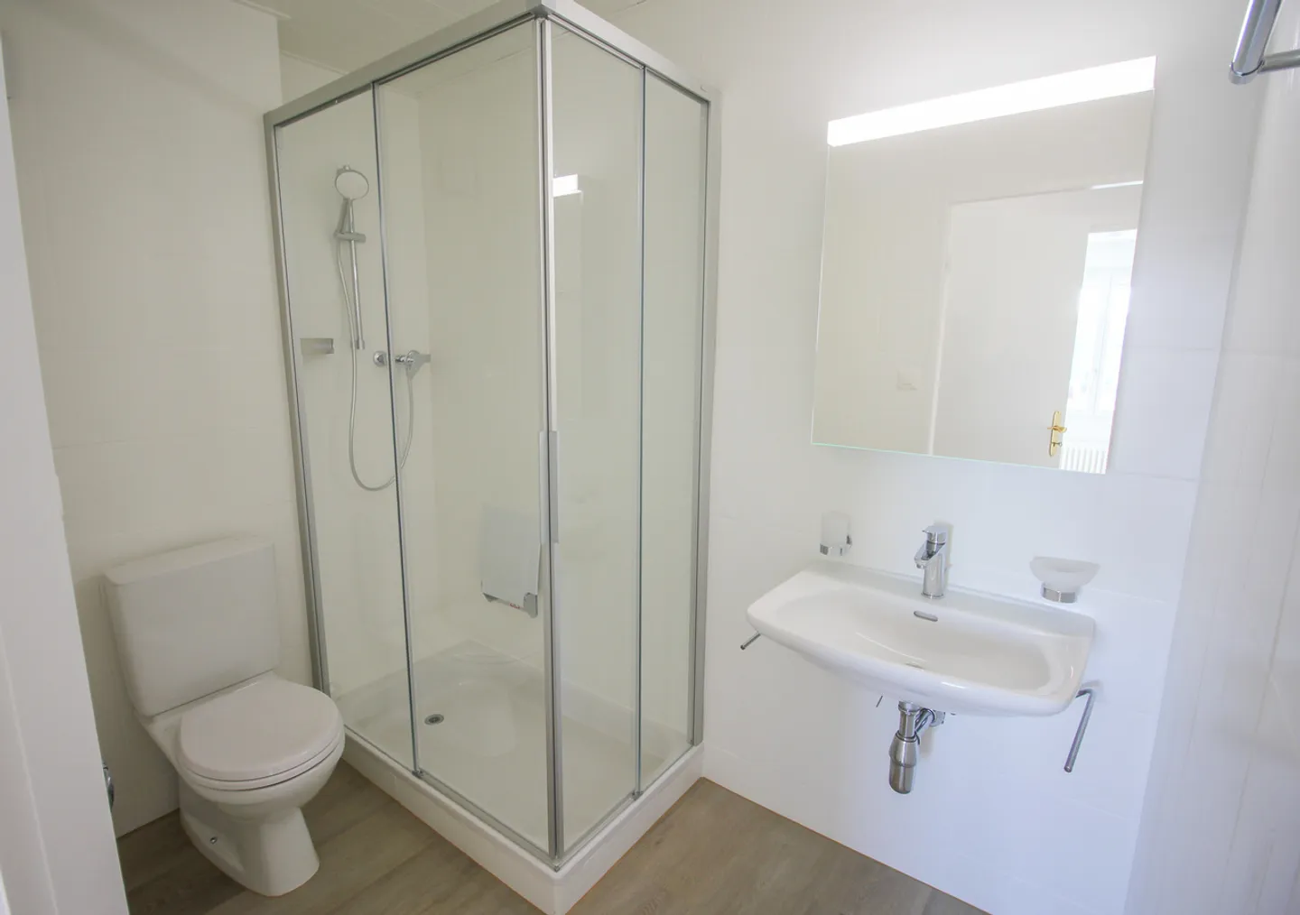 Apartment with 2.5 rooms and balcony, renovated 2026 - Photo 8 of 12