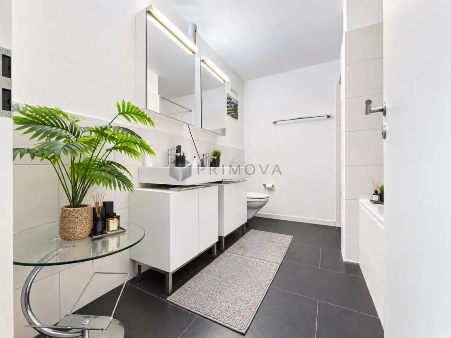 Sunny Living with a View and 50m² Private Terrace - Photo 12 of 14