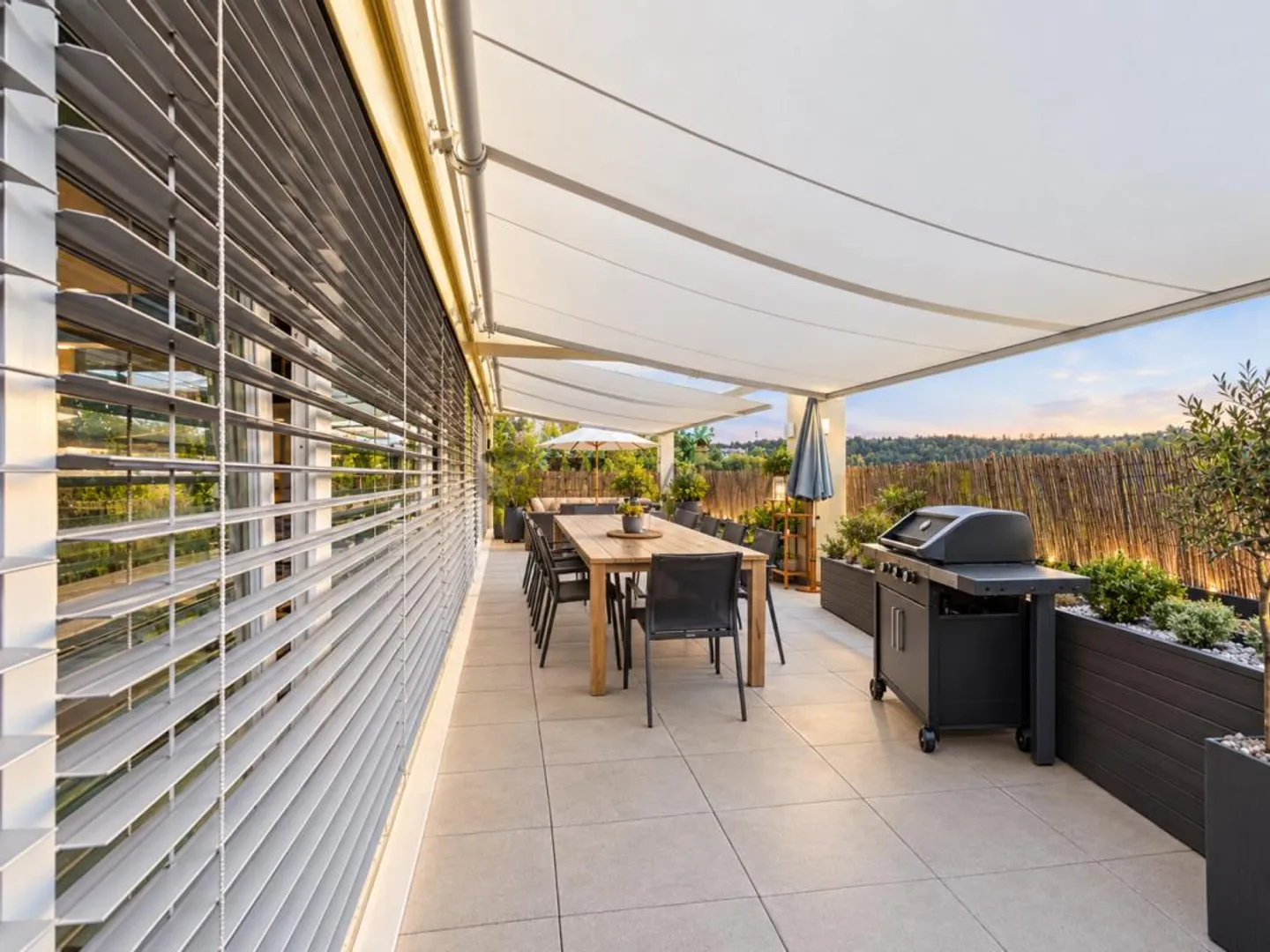 Sunny Living with a View and 50m² Private Terrace - Photo 10 of 14