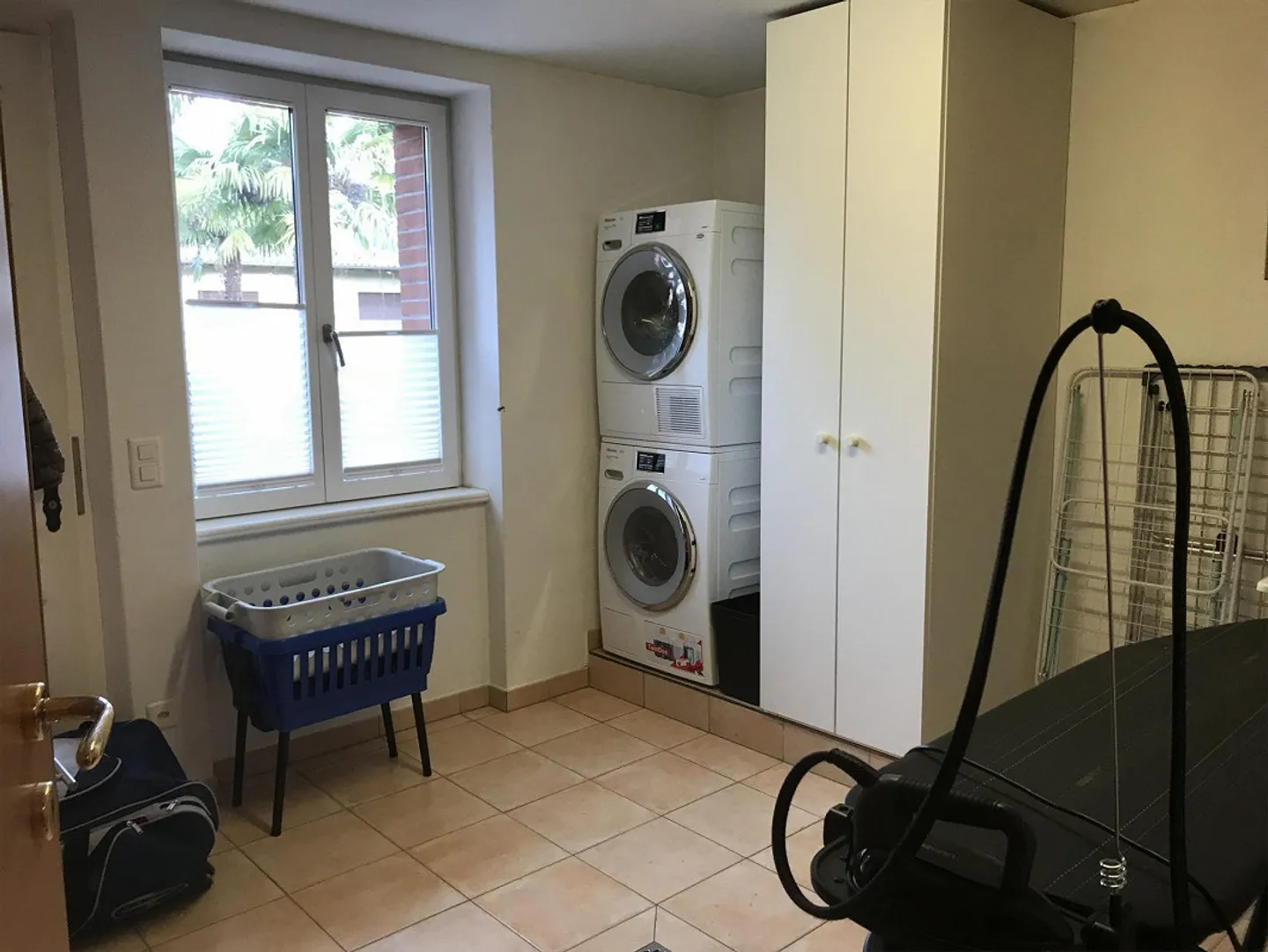 🏡 Caslano – Moderne Villa mit Garten und Pool 🌿✨ - Foto 13 von 16