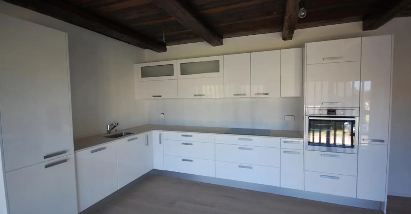 Superbo appartamento di 4 stanze in un antico casale a Develier, disponibile dal 1° ottobre. - Foto 7 di 11