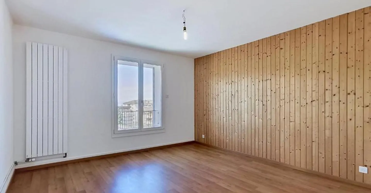 Bright apartment with balcony - Photo 3 of 4