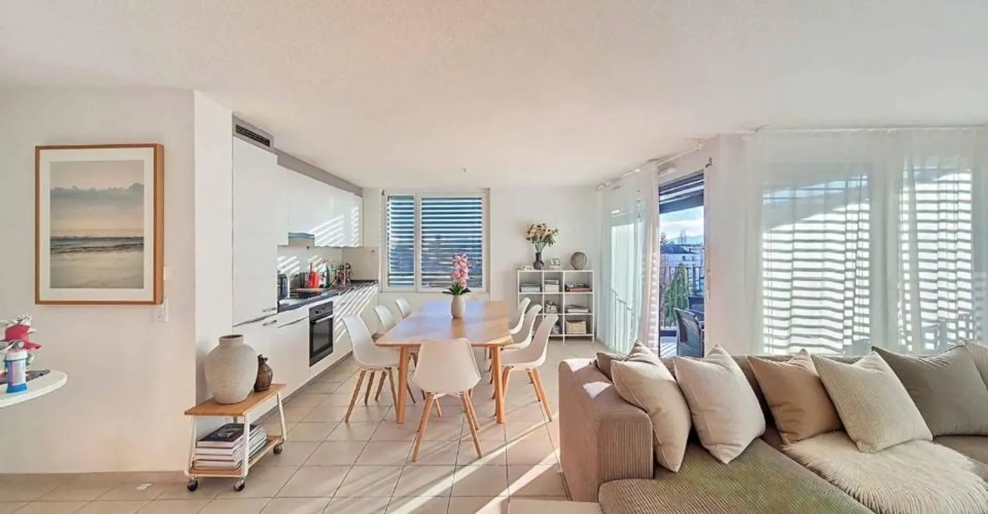 Spacious 3.5-room penthouse in the city center - Photo 1 of 8
